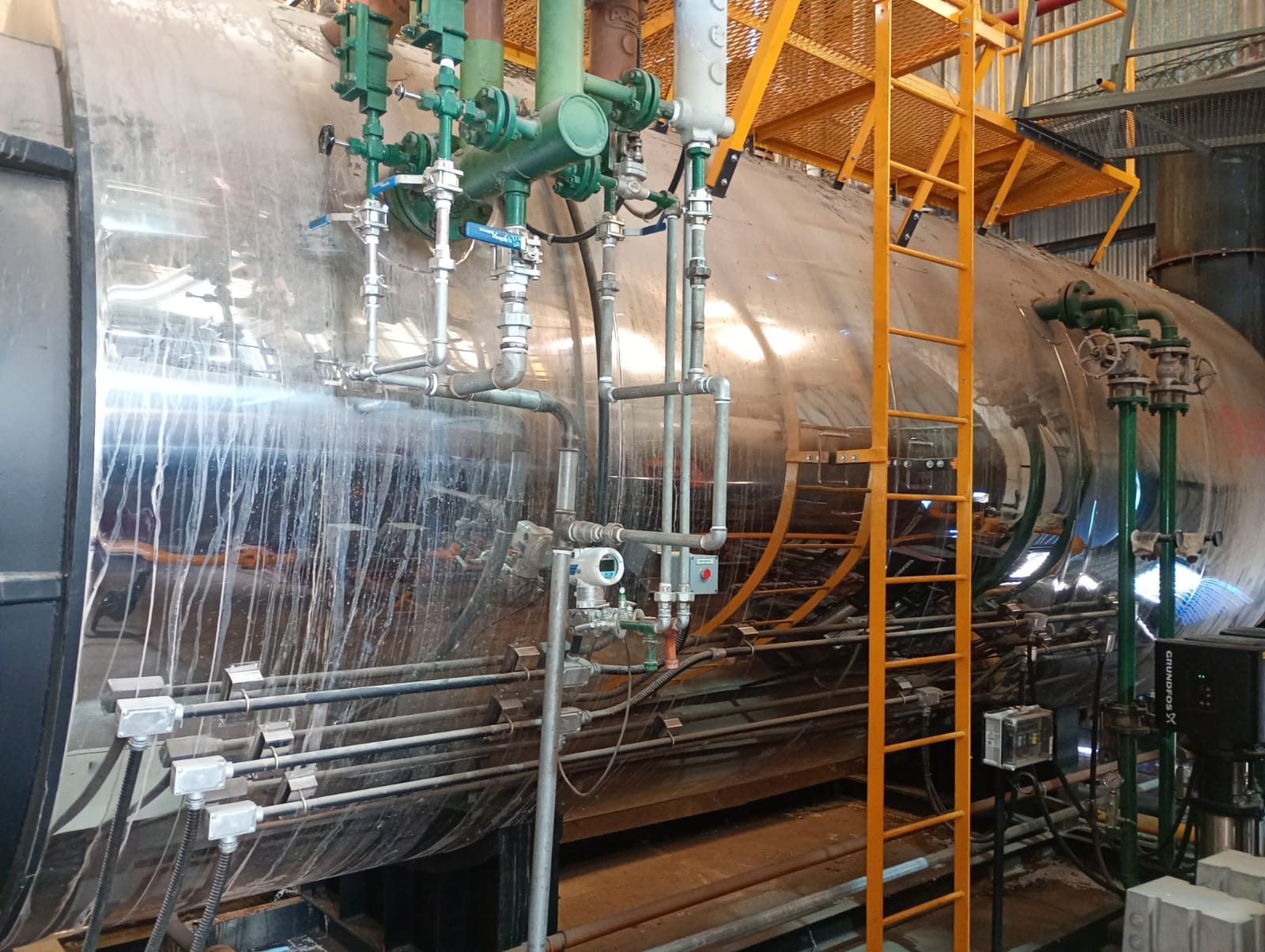 Instalación industrial de tratamiento de agua